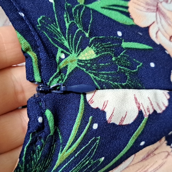 Forever 21 Blue Wrap Tie Floral  Romper. Size Small NWOT - Picture 7 of 9